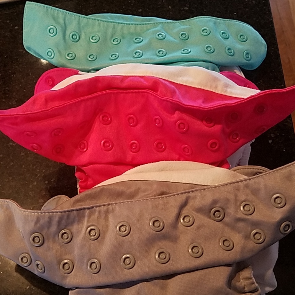 4 bumgenius cloth diapers with snaps